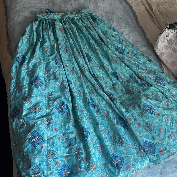 Blue Lehenga Set (skirt/top/shawl) - Picture 4 of 8